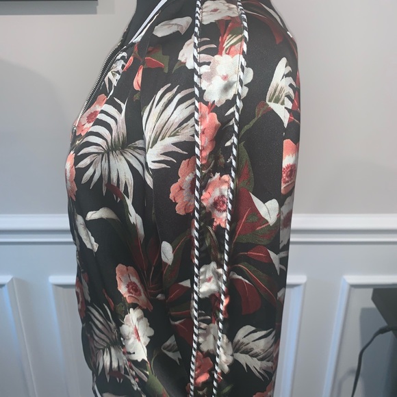 Lightweight floral jacket - Picture 3 of 5